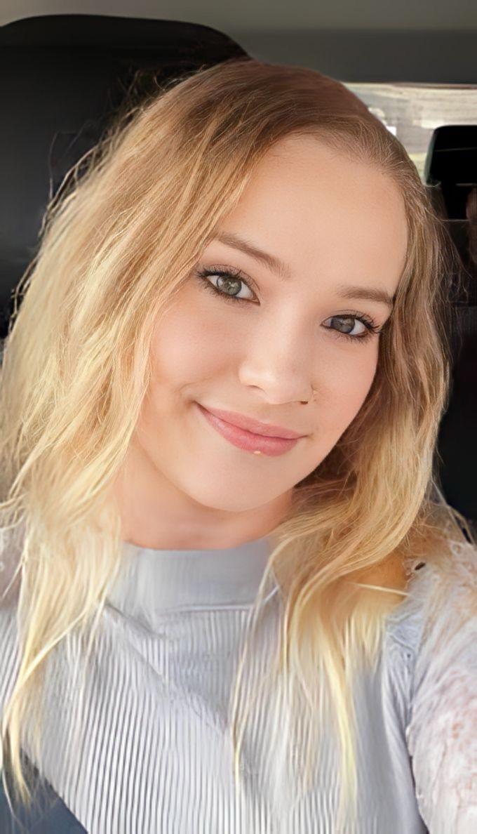 Kayla Decker